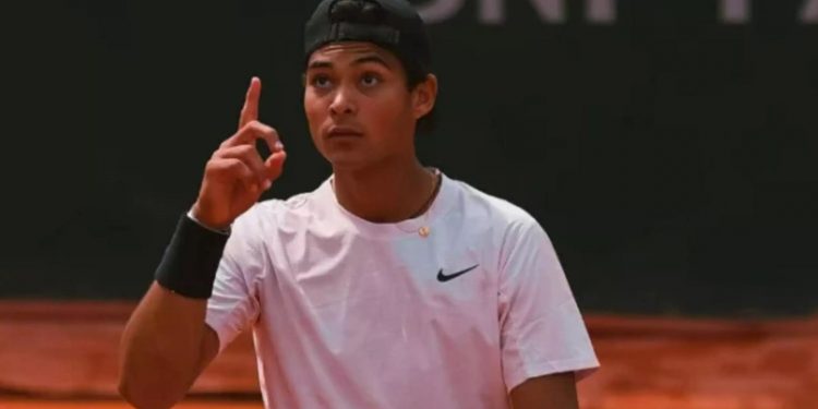 Guto Miguel se torna 1º brasileiro campeão juvenil em Roland Garros