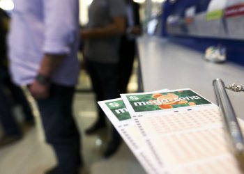 Mega-Sena acumula e prêmio principal vai para R$ 8 milhões